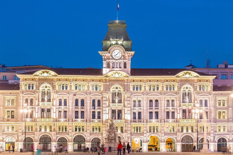 (POGLED) Kolumna Milana Predana: Težko proti duhovom preteklosti