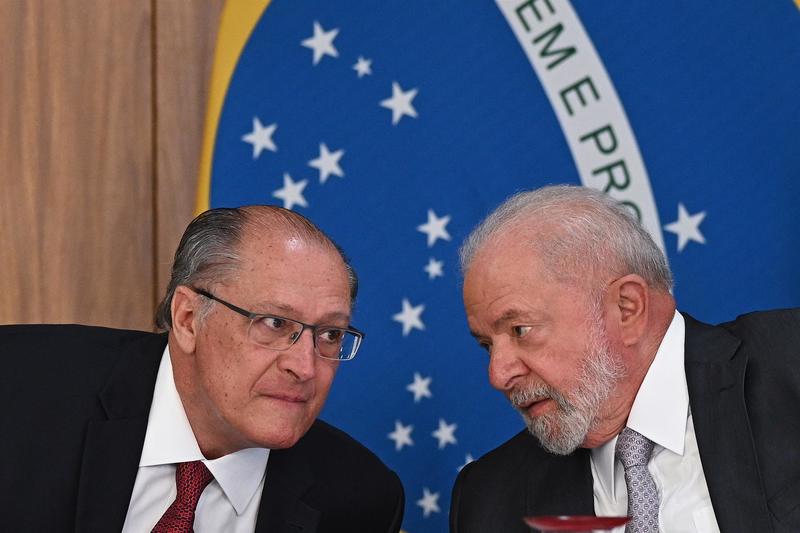 A alienação deliberada de uma elite cínica