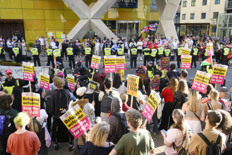 Canary Wharf /					 													 						The migrant hotel protests are all about class