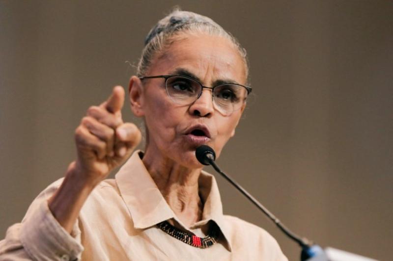 Literatura ajuda a combater a apatia diante da crise climática, diz Marina Silva