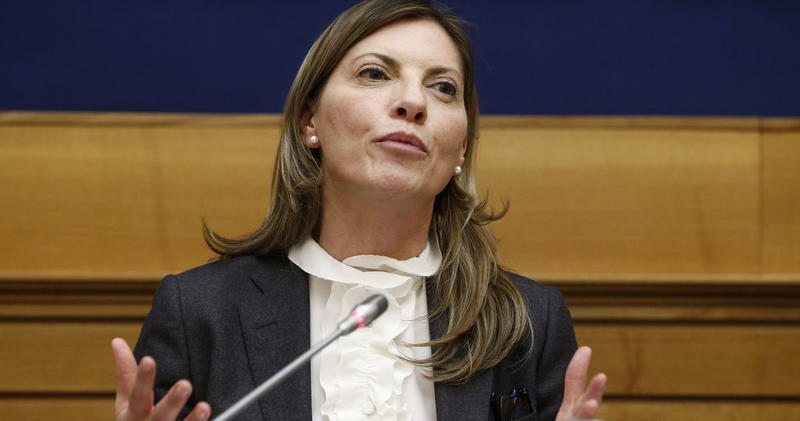 Se in Italia una donna ha potere, per la sinistra diventa 