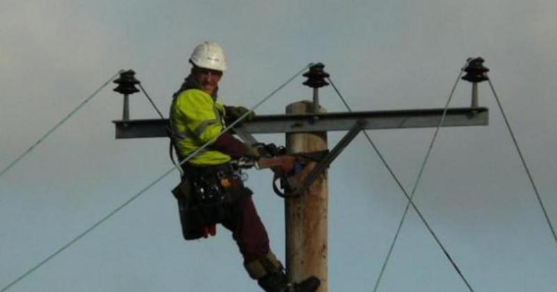 'Farm vehicle' leaves more than 500 homes without power in villages