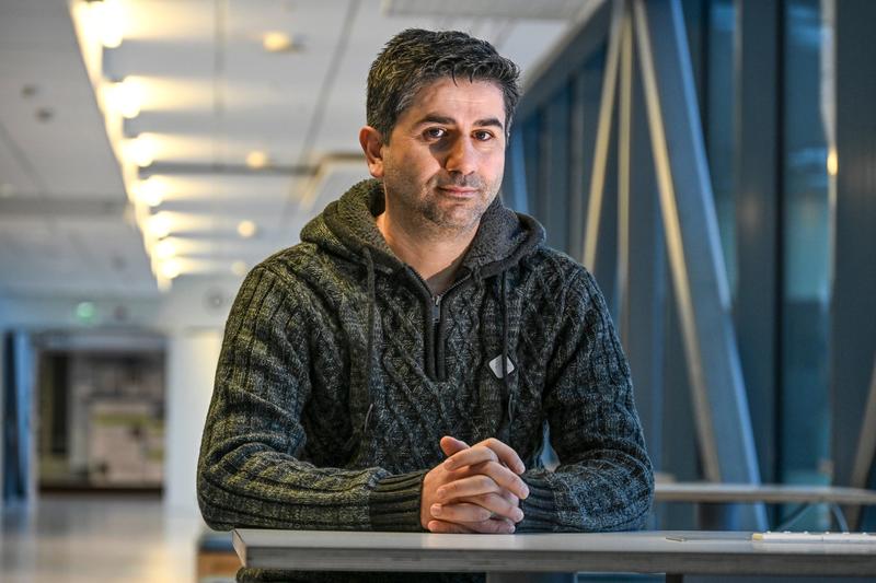 Vil vi at barna skal føle seg hjemme, må vi også åpne dørene for foreldrene