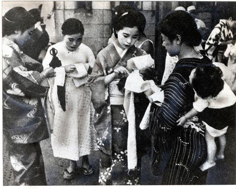 VOX POPULI: Memories of 'senninbari' a warning against blind allegiance