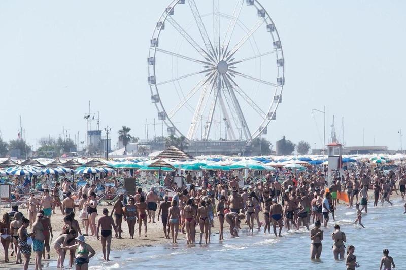 Ferragosto, addio pienone. Offerte last minute negli hotel per riempire le ultime camere: 