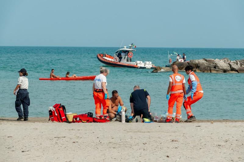 Muore annegato a 15 anni sotto gli occhi degli amici
