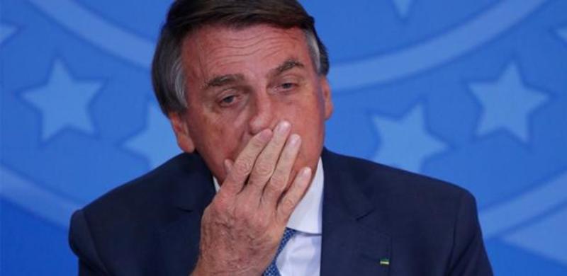 Defesa de Bolsonaro cria Brasil fictício em que nada aconteceu