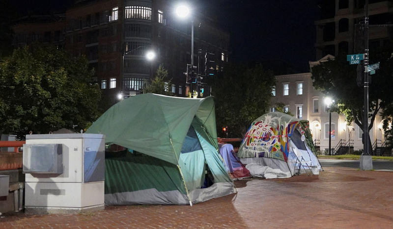 Cleaning Up Homeless Encampments Could Be Trump’s Next 80-20 Issue