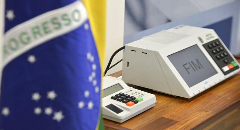 A tradição autoritária brasileira e a luta pela democracia: entre o passado e o presente