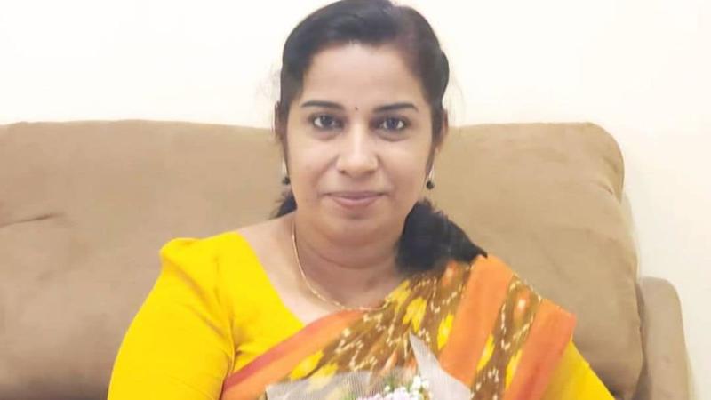 'പപ്പിയമ്മയുടെ ബാധയിറക്കാൻ ഞാൻ റിമോട്ടും കൊണ്ടോടിയ കഥ കേട്ട് അവൾ ആർത്തുചിരിച്ചു'