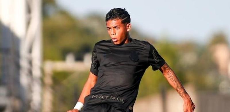 Corinthians acusa Bahia de aliciamento e vai à Fifa por joia de 16 anos