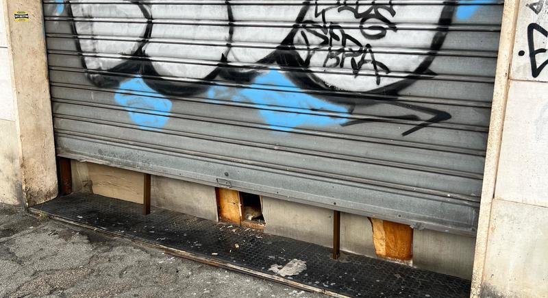 Livorno, ladri provano a rubare da 