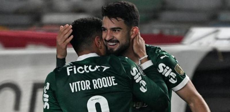 Palmeiras goleia com show de Vitor Roque e Flaco López à la Bebeto e Romário