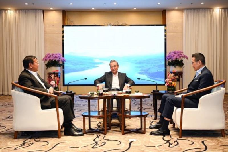 China Calls on Cambodia and Thailand to Resolve Border Conflict