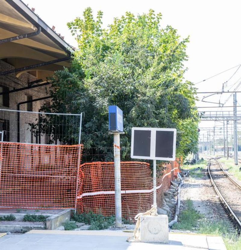 Spaccata nel parcheggio a ticket a Ferrara: «Basta degrado in zona stazione»