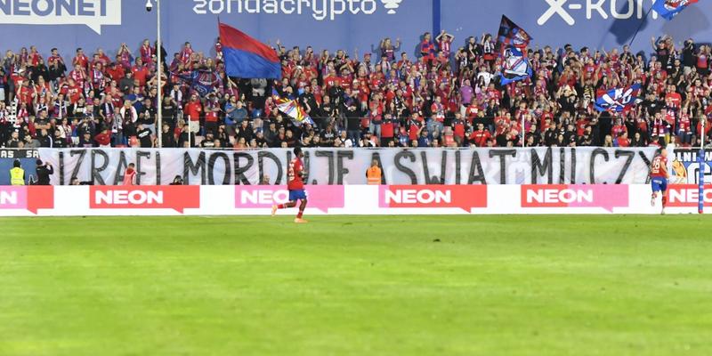 Fußball-Fans in Ungarn: Steinwürfe und Hass-Banner