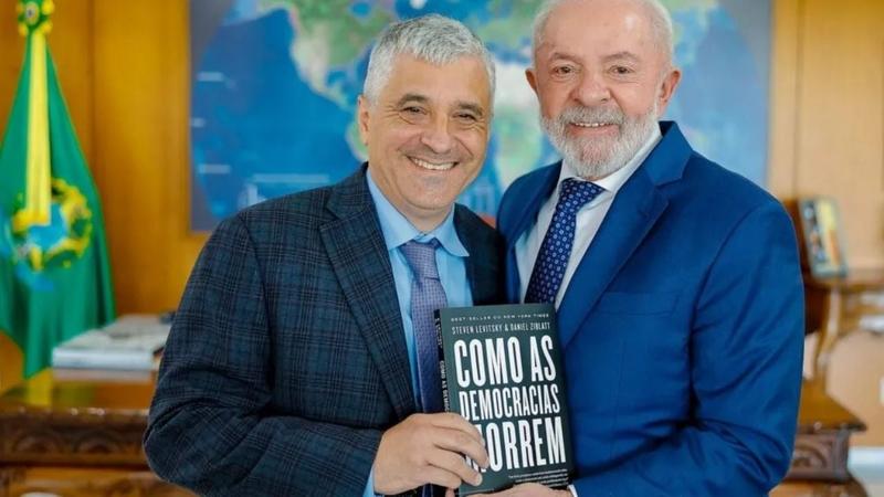 Levitsky lamenta crise americana e alerta para riscos à democracia brasileira