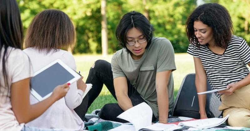 Sending Kids to College: Stay in Touch and Let Them Go
