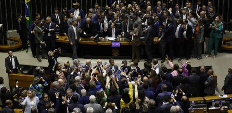 Proposta de acabar com foro privilegiado perde fôlego na Câmara