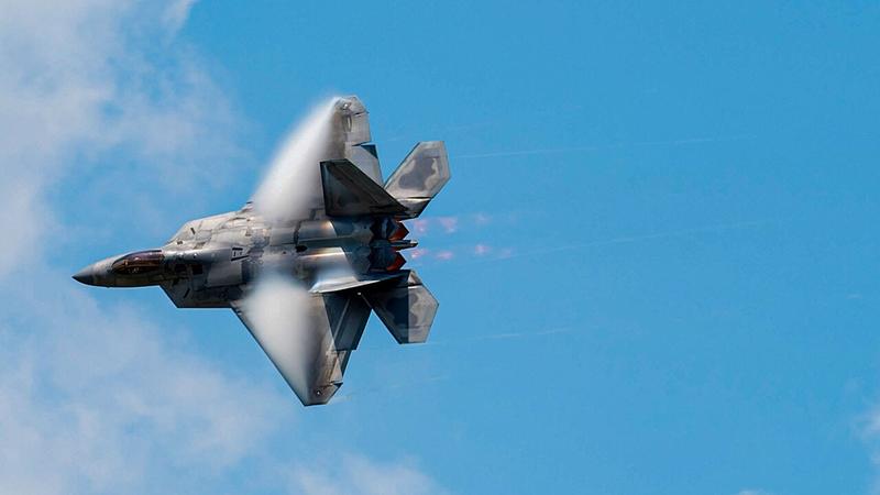 These Technologies Give the F-22 Raptor Its Edge