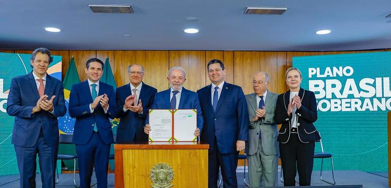 Lula tem soluções, Bolsonaro tem problemas