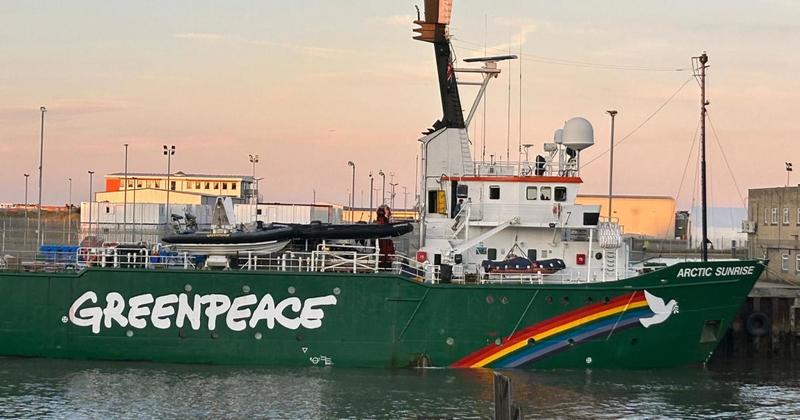 Anger as Greenpeace dock diesel-powered boat at Norfolk port after rig protest