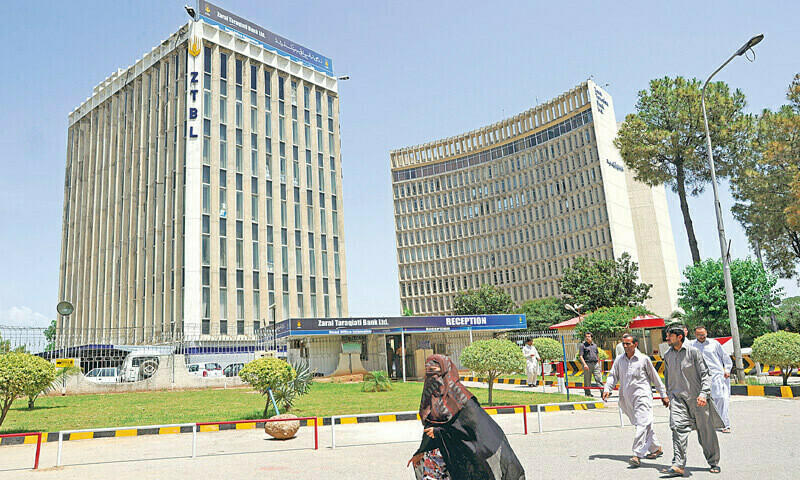 Privatisation Commission signs pact with financial advisers for privatising Zarai Taraqiati Bank