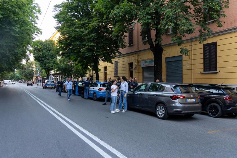 Due etti e mezzo di hashish e marijuana sequestrati in una ex fabbrica: nei guai