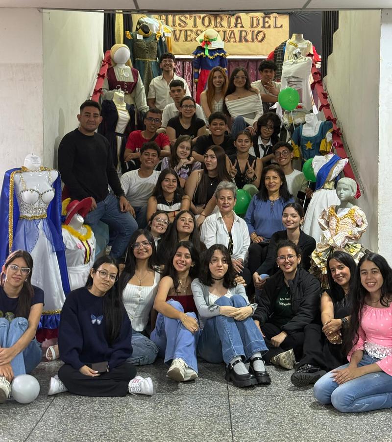 Talento joven trujillano brilla en el IUTIRLA con muestras de diseño y fotografía