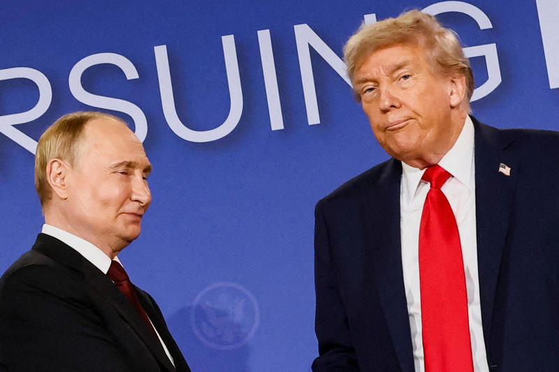 Trump flerta com concessões à Rússia para tornar Moscou parceiro contra Pequim