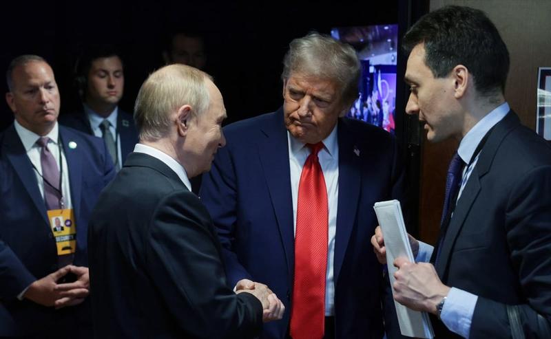 Čitači s usana otkrili o čemu su Putin i Tramp razgovarali na početku susreta