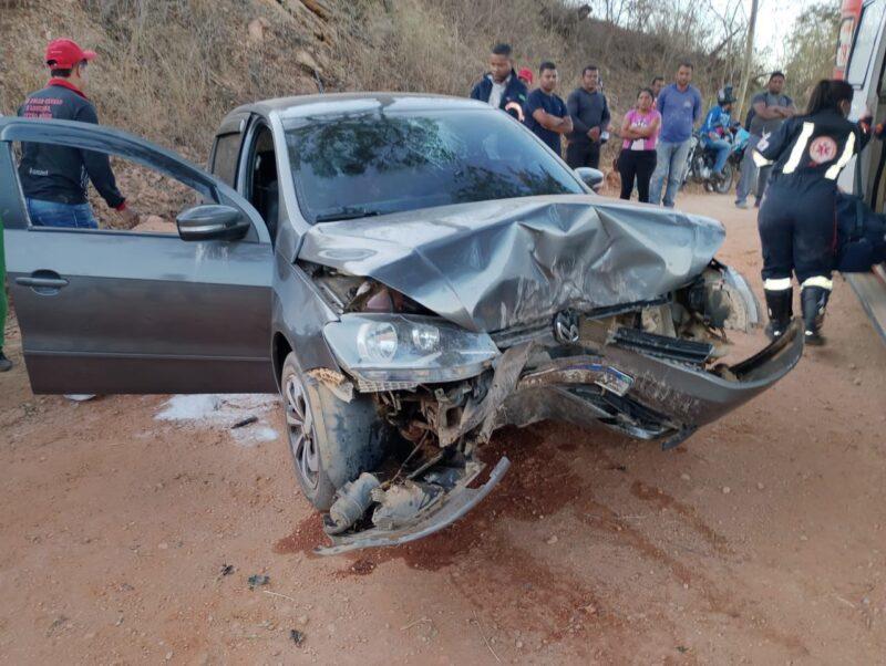 Após colisão com árvore, homem é socorrido em estado grave por helicóptero do SAMU em Porteirinha