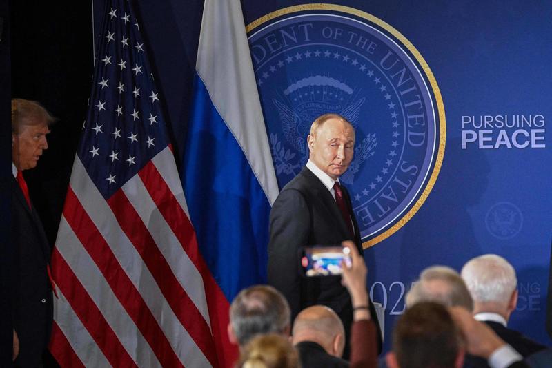 Putin ganha mais tempo no show de Trump