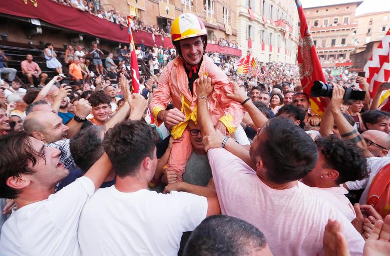 Siena, Valdimontone vince il Palio dell’Assunta /
