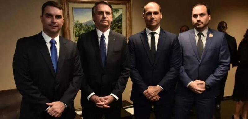 Folha separa Bolsonaro e Eduardo, como se fossem de facções diferentes