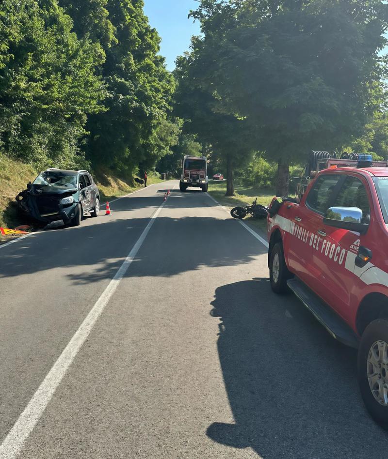 Frontale sulla Futa, motociclista gravissimo