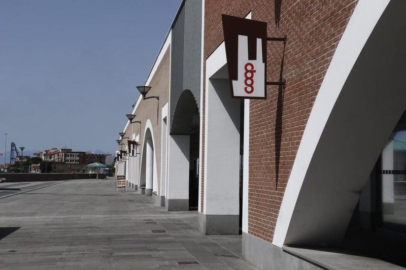 Livorno, fermati alla Coop di Porta a Mare mentre rubano pesce e bistecche