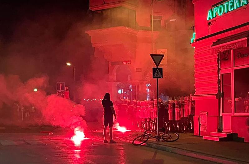 „Vučić negira da su njegove pristalice iza nasilja“: Dojče vele o protestima u Srbiji