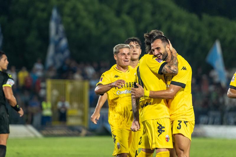 A Pineto l'Ascoli conquista il pass di Coppa Italia ai rigori e si regala il terzo derby