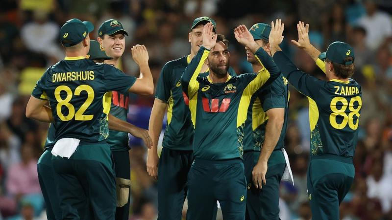 Maxwell, Marsh shine as Australia win third T20I by 2 wickets to clinch series 2-1