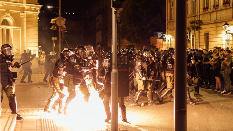 U fotografijama: Protest u Valjevu okončan neredima