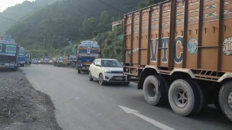Jammu–Srinagar Highway Shut Amid Shooting Stones, Inclement Weather