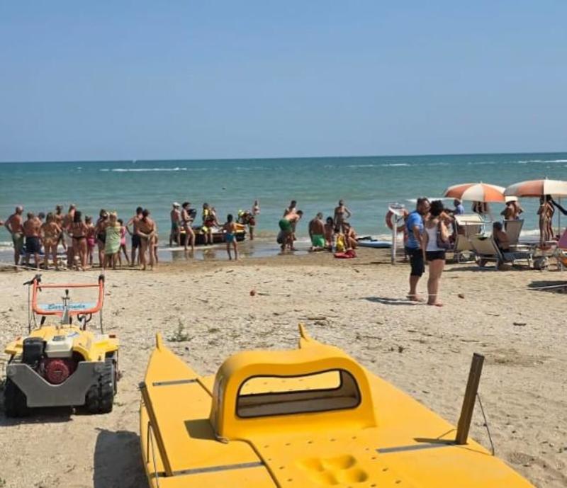 Turista 40enne stava per annegare: Nicola e Riccardo sulla moto d’acqua la salvano