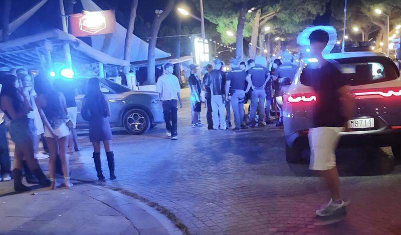 Altra notte di tensione a Marina, malore e risse vicino a discoteca: un minore su 5 beve alcolici