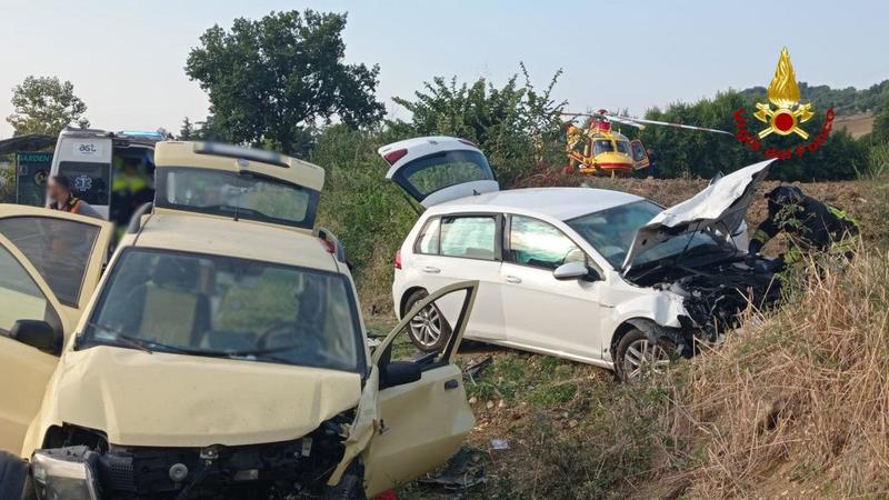 Ripe San Ginesio, frontale sulla 78, tre feriti portati a Torrette