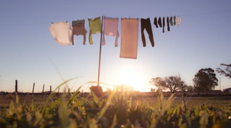Escritores en pijama: Instrucciones para colgar la ropa