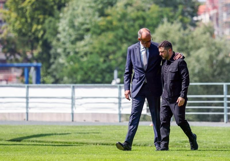 Who Zelensky Is Bringing to Washington—and Why