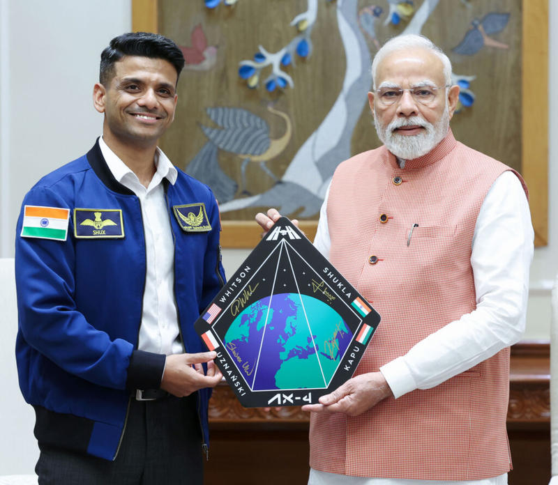 PM meets Group Captain Shukla
