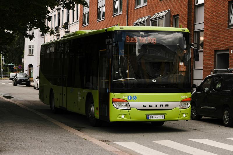 Kollektivtrafikken i distriktene er en vits – og det er ikke morsomt