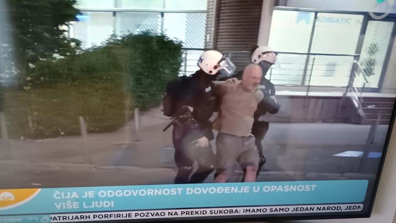 Neka se javi čovek sa slike koji je uhapšen u Džona Kenedija